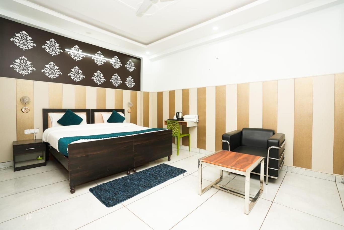 Tanvi Premium Residency Near Artemis Hospital, Gurugram Ξενοδοχείο Γκουργκάον Εξωτερικό φωτογραφία