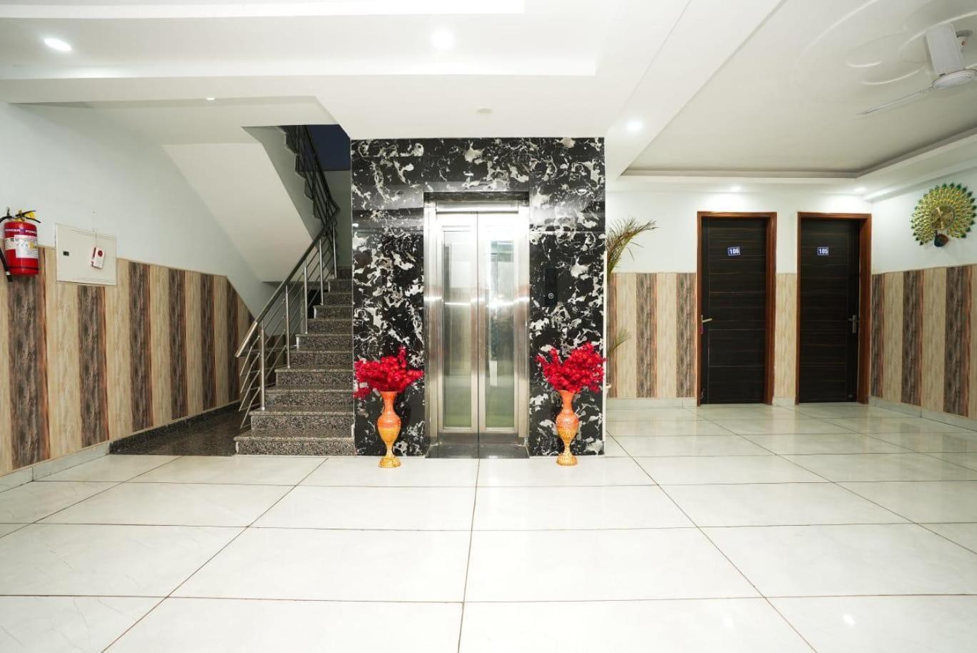 Tanvi Premium Residency Near Artemis Hospital, Gurugram Ξενοδοχείο Γκουργκάον Εξωτερικό φωτογραφία