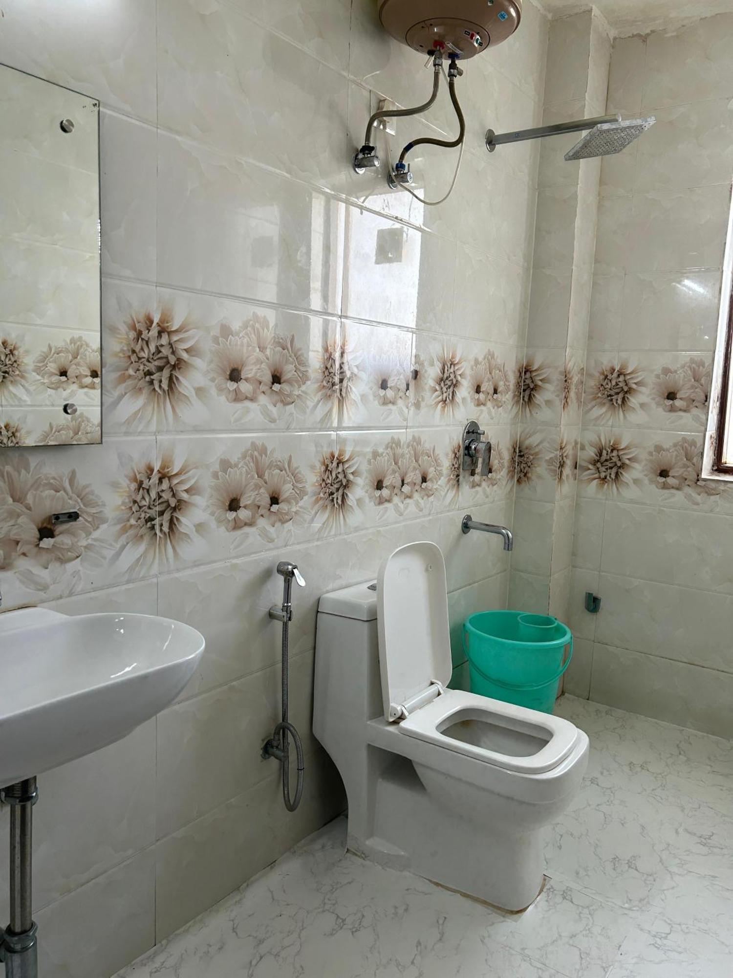 Tanvi Premium Residency Near Artemis Hospital, Gurugram Ξενοδοχείο Γκουργκάον Εξωτερικό φωτογραφία